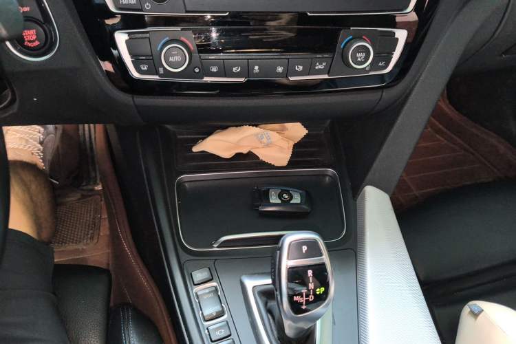 Used BMW 3 Series 2018 320i M Sport Package Gear Lever