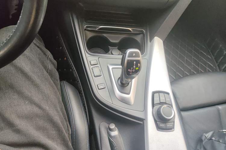 Used BMW 3 Series 2018 320i M Sport Package Gear Lever