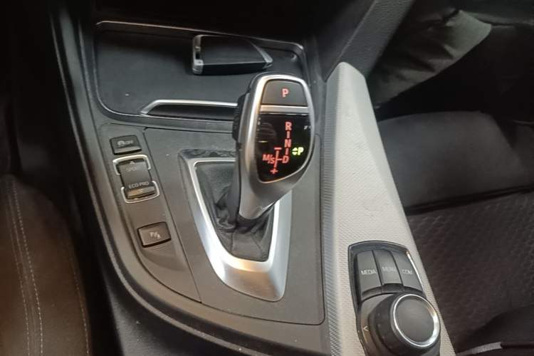 Used BMW 3 Series 2018 320i M Sport Package Gear Lever