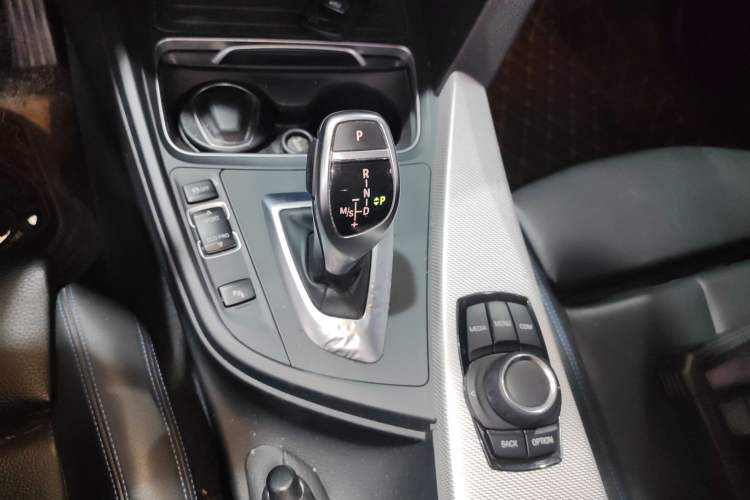 Used BMW 3 Series 2018 320i M Sport Package Gear Lever