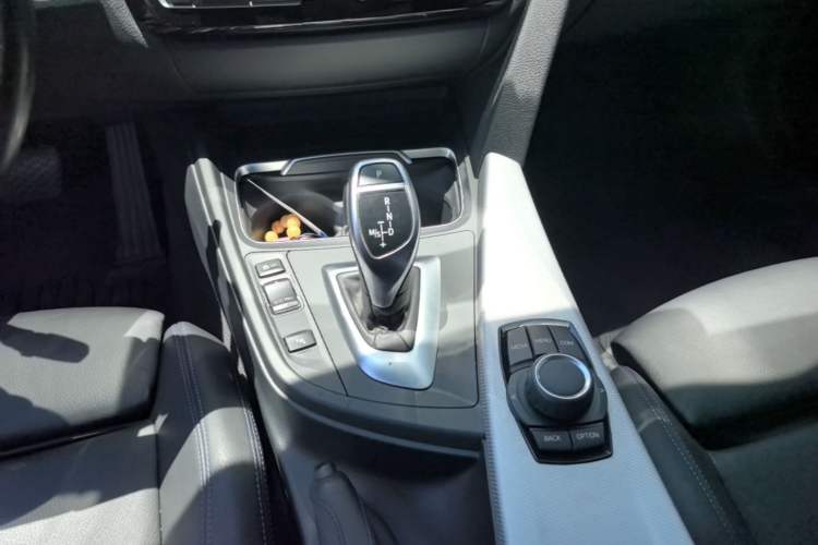 Used BMW 3 Series 2018 320i M Sport Package Gear Lever