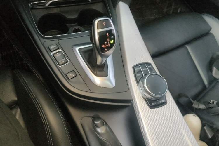 Used BMW 3 Series 2018 320i M Sport Package Gear Lever