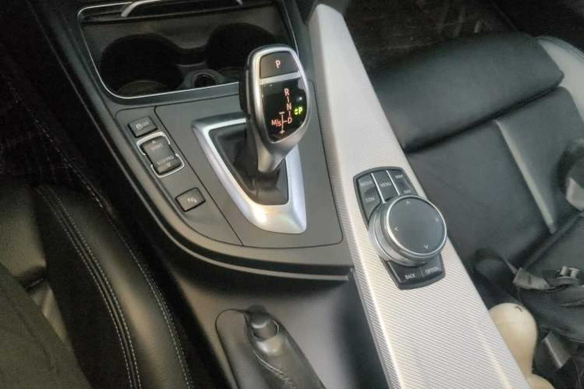 Used BMW 3 Series 2018 320i M Sport Package Gear Lever