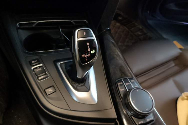 Used BMW 3 Series 2018 330Li M Sport Shadow Edition Gear Lever