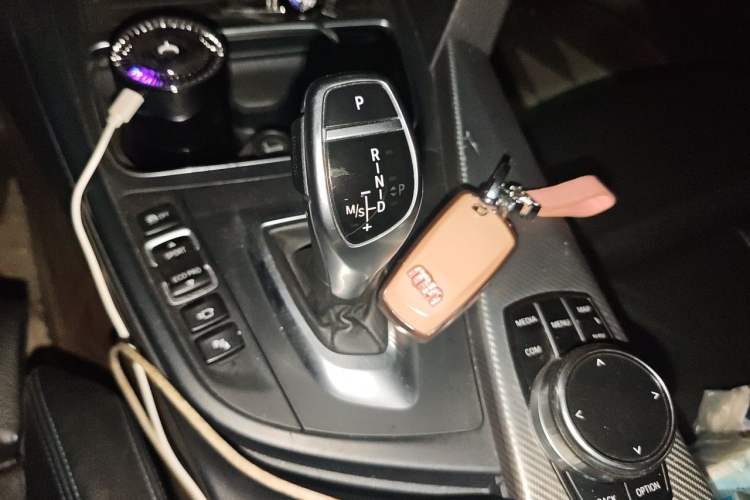 Used BMW 3 Series 2018 320i M Sport Night Edition Gear Lever