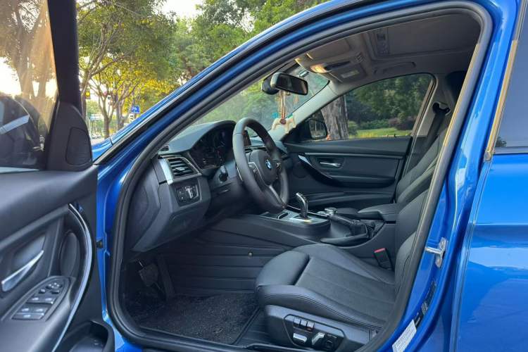 Used BMW 3 Series 2018 320Li Leading Model M Sport Package Interior 1