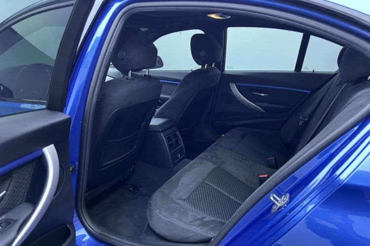 Used BMW 3 Series 2018 320i M Sport Package Interior 1