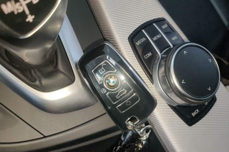 Used BMW 3 Series 2018 320i M Sport Package Interior 1