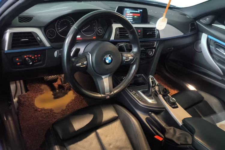 Used BMW 3 Series 2018 320i M Sport Package Interior 1