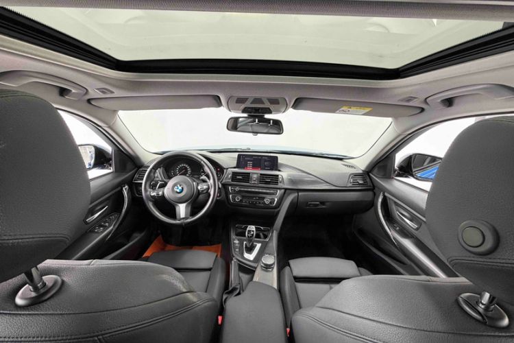 Used BMW 3 Series 2018 320Li Leading Model M Sport Package Interior 11