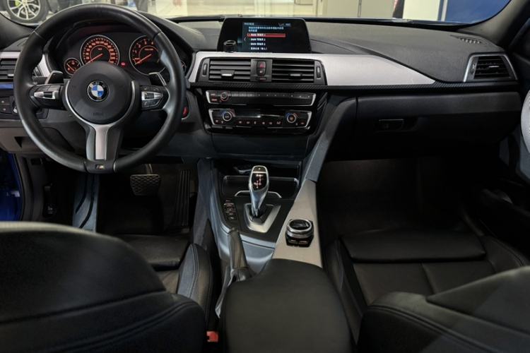 Used BMW 3 Series 2018 320i M Sport Package Interior 2