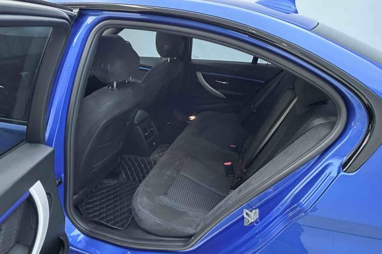 Used BMW 3 Series 2018 320i M Sport Package Interior 2