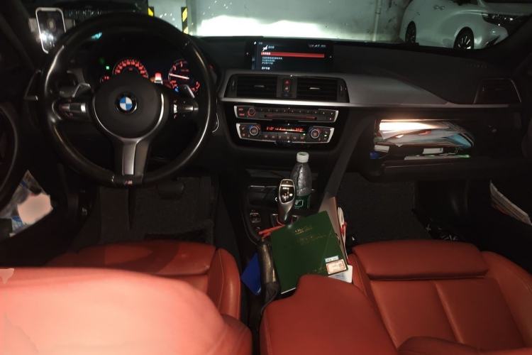 Used BMW 3 Series 2018 330i M Sport Night Edition Interior 2
