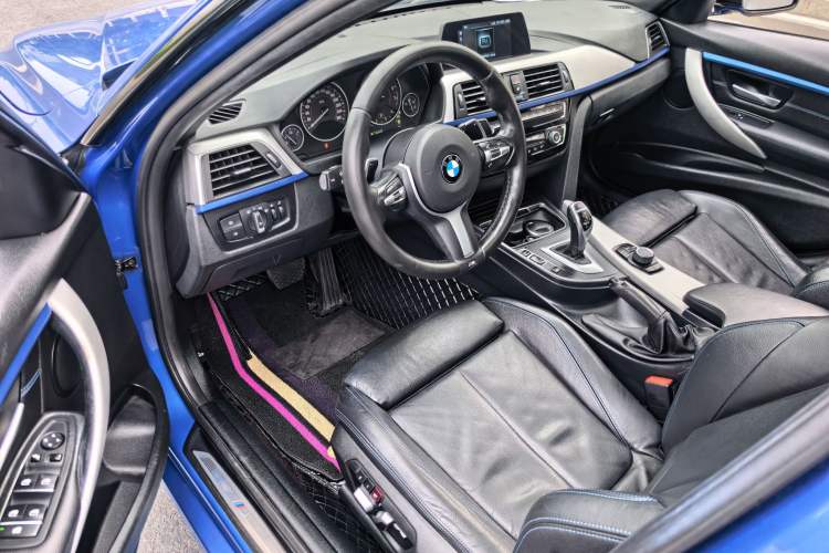 Used BMW 3 Series 2018 320i M Sport Package Interior 2