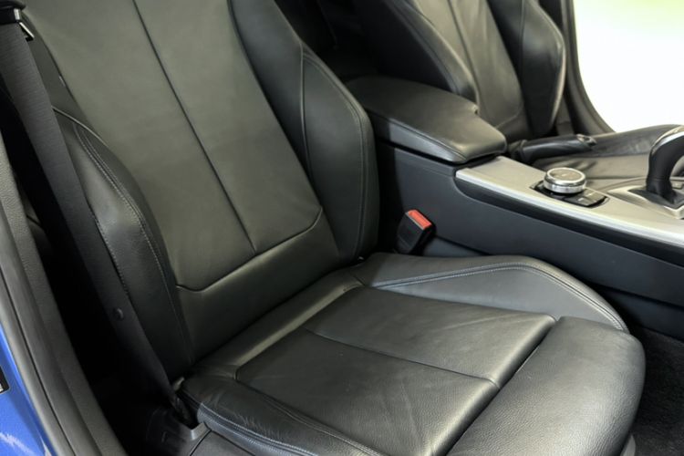 Used BMW 3 Series 2018 320i M Sport Package Interior 3