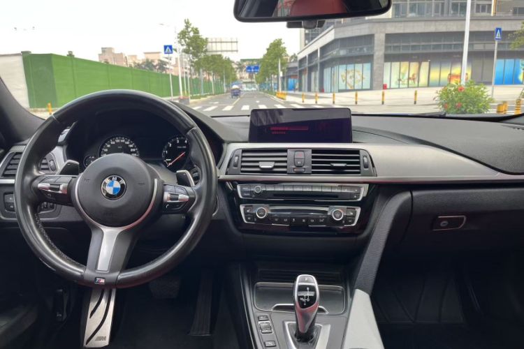 Used BMW 3 Series 2018 330i M Sport Night Edition Interior 3
