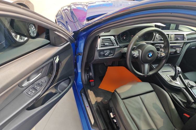 Used BMW 3 Series 2018 320Li Leading Model M Sport Package Interior 3