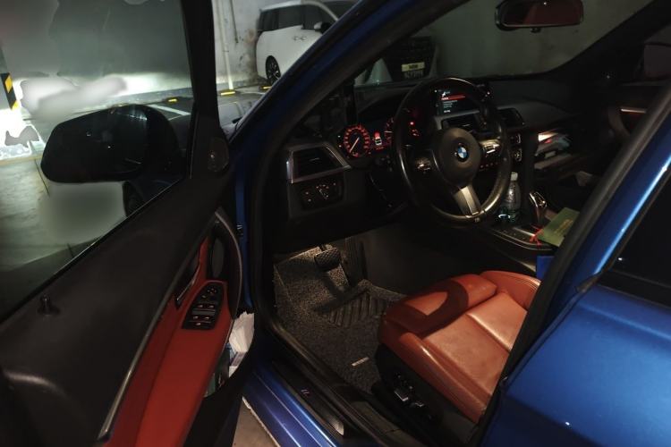 Used BMW 3 Series 2018 330i M Sport Night Edition Interior 3