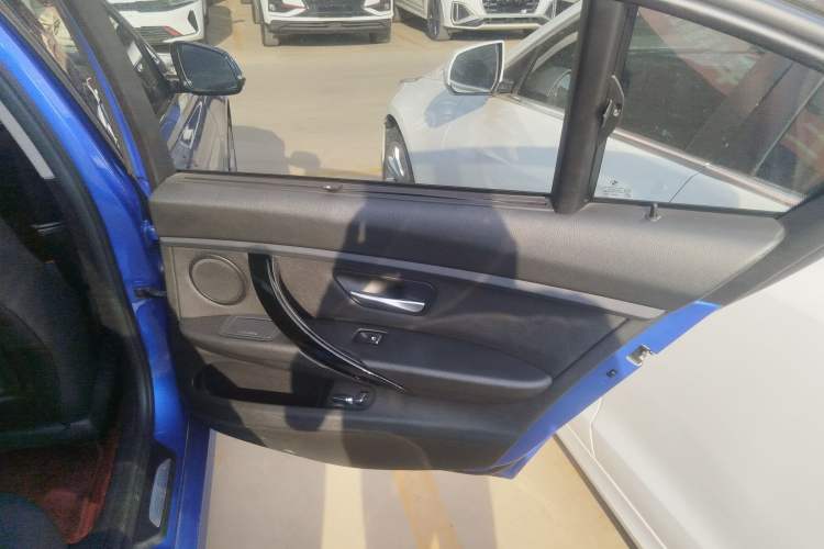 Used BMW 3 Series 2018 320Li Leading Model M Sport Package Interior 3