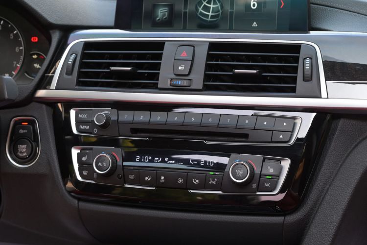 Used BMW 3 Series 2018 330Li M Sport Shadow Edition Interior 3
