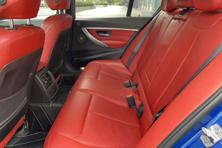 Used BMW 3 Series 2018 330i M Sport Night Edition Interior 4
