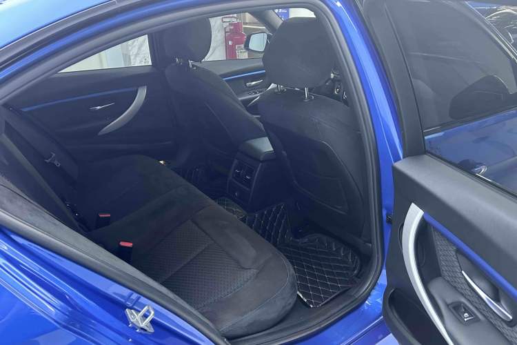 Used BMW 3 Series 2018 320i M Sport Package Interior 4