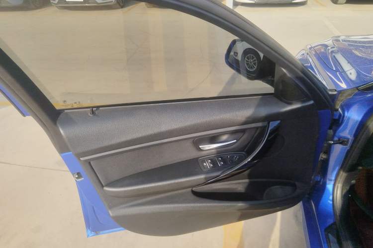 Used BMW 3 Series 2018 320Li Leading Model M Sport Package Interior 4