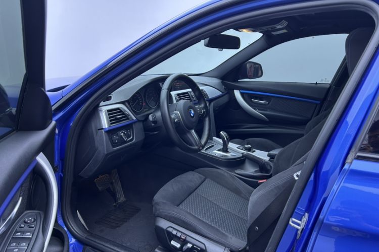 Used BMW 3 Series 2018 320i M Sport Package Interior 4