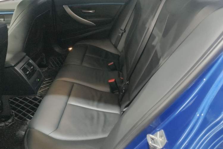 Used BMW 3 Series 2018 320i M Sport Package Interior 4