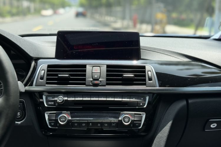 Used BMW 3 Series 2018 320Li Leading Model M Sport Package Interior 4