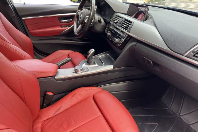 Used BMW 3 Series 2018 330i M Sport Night Edition Interior 5