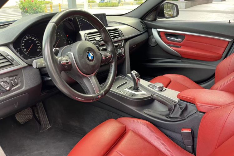 Used BMW 3 Series 2018 330i M Sport Night Edition Interior 6