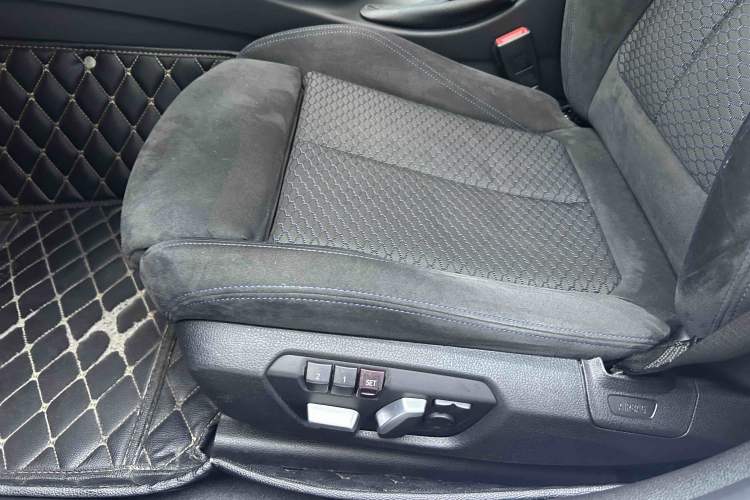 Used BMW 3 Series 2018 320i M Sport Package Interior 7