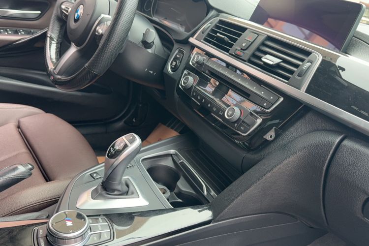 Used BMW 3 Series 2018 320Li Leading Model M Sport Package Interior 8