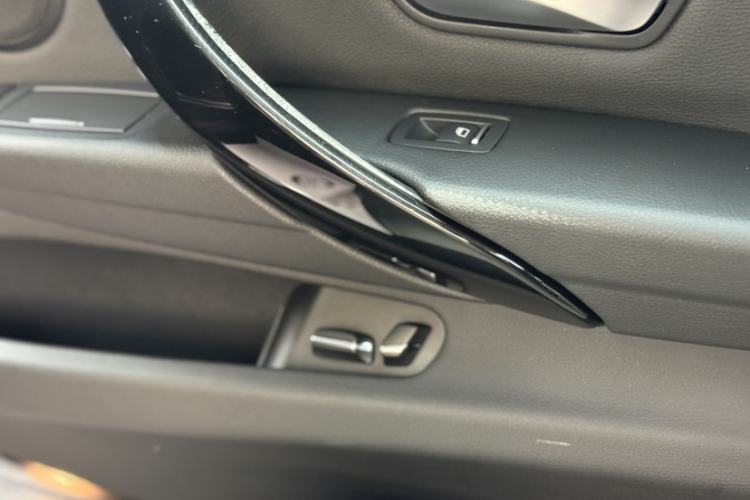 Used BMW 3 Series 2018 320Li Leading Model M Sport Package Interior 9