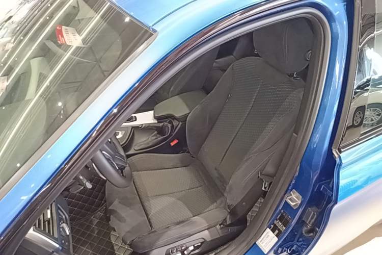Used BMW 3 Series 2018 320i M Sport Package Left Front Seat
