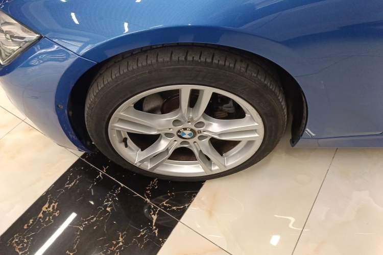 Used BMW 3 Series 2018 320i M Sport Package Left Front Wheel Hub