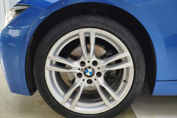 Used BMW 3 Series 2018 320i M Sport Package Left Front Wheel Hub