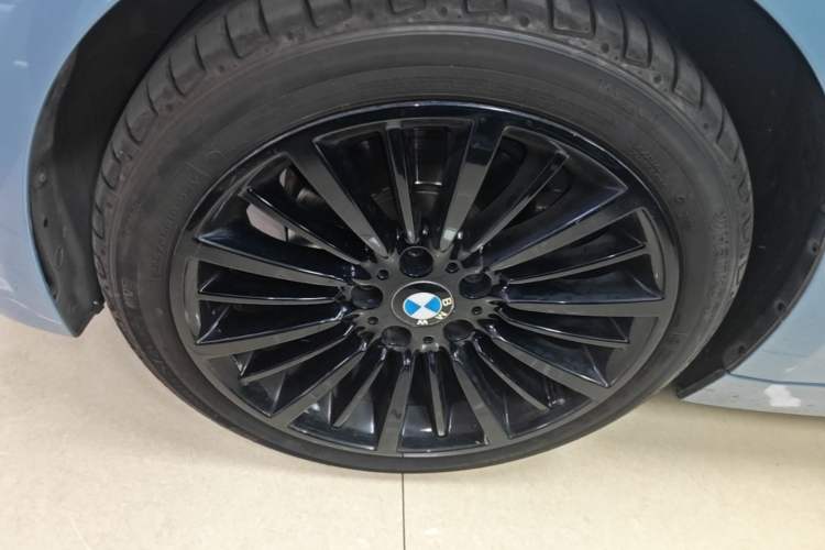 Used BMW 3 Series 2018 320Li Fashion Model Left Front Wheel Hub
