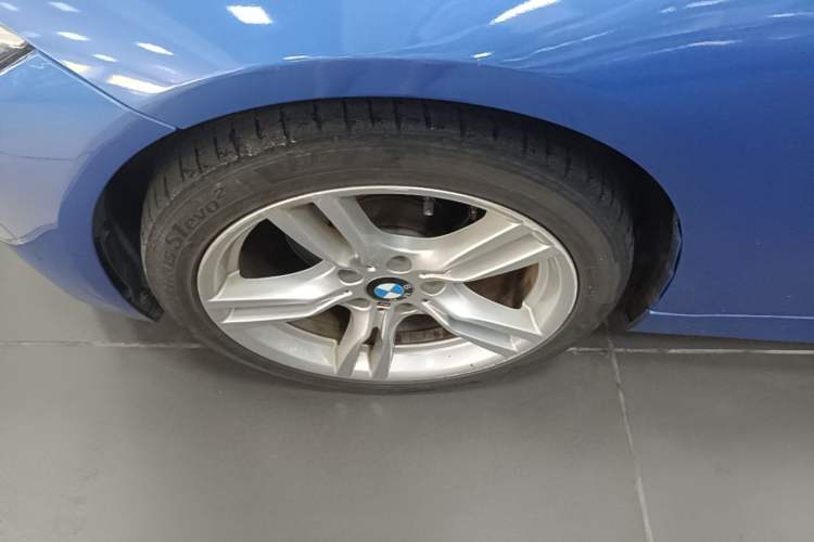 Used BMW 3 Series 2018 320i M Sport Package Left Front Wheel Hub