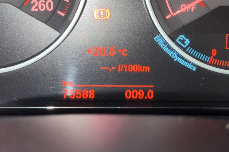 Used BMW 3 Series 2018 320i M Sport Package Odometer Close Up