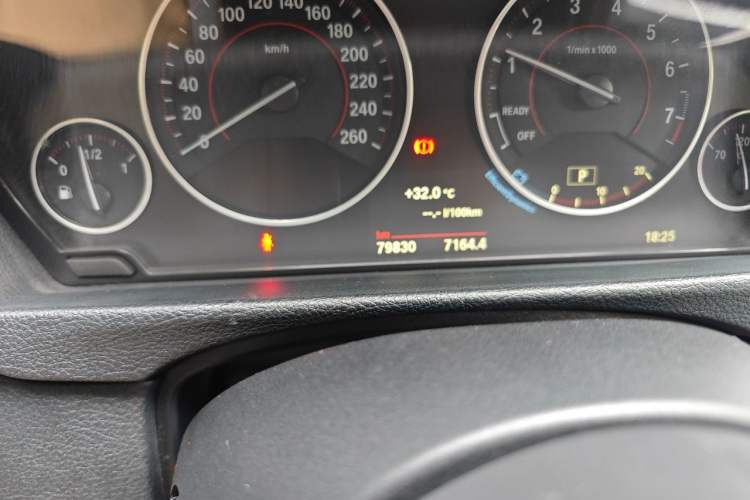 Used BMW 3 Series 2018 320i M Sport Package Odometer Close Up