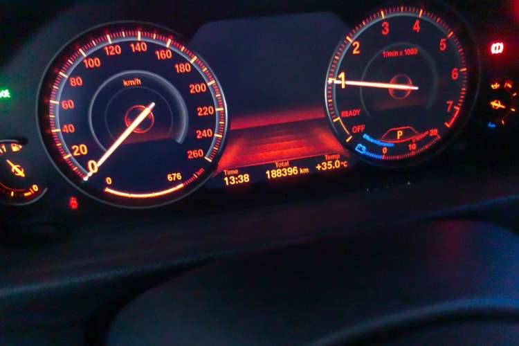 Used BMW 3 Series 2018 320Li Leading Model M Sport Package Odometer Close Up