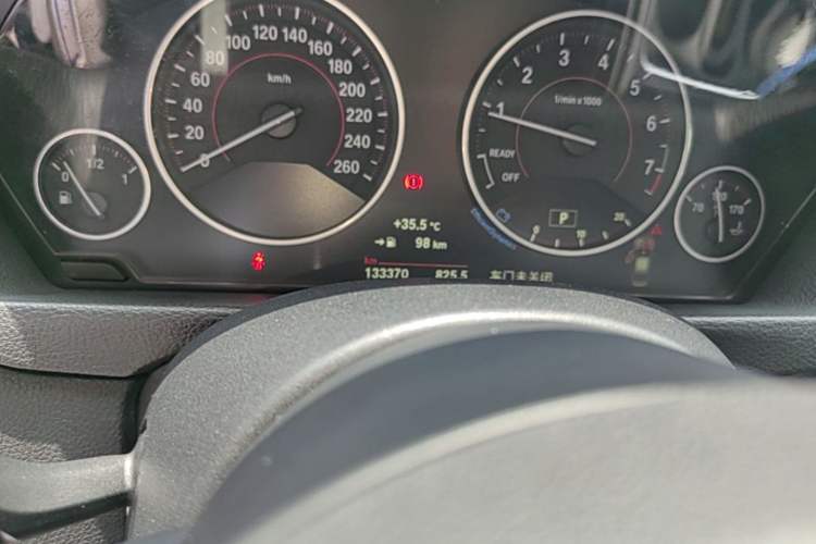 Used BMW 3 Series 2018 320i M Sport Package Odometer Close Up
