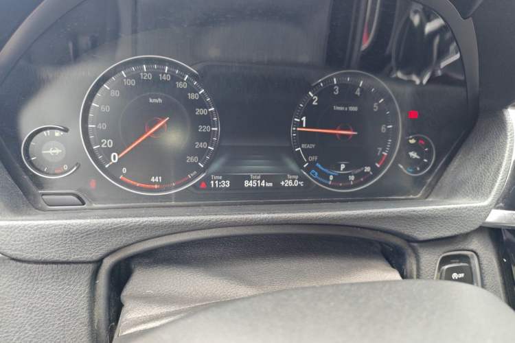 Used BMW 3 Series 2018 320Li Leading Model M Sport Package Odometer Close Up