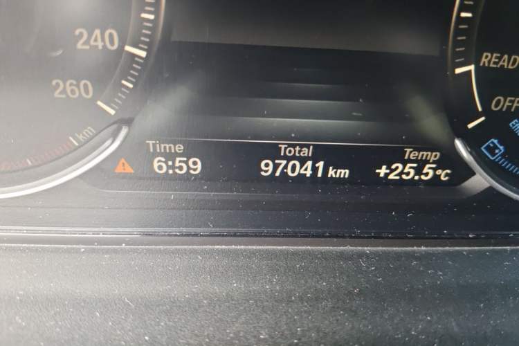 Used BMW 3 Series 2018 320Li Leading Model M Sport Package Odometer Close Up