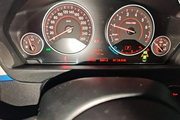 Used BMW 3 Series 2018 320i M Sport Package Odometer Close Up