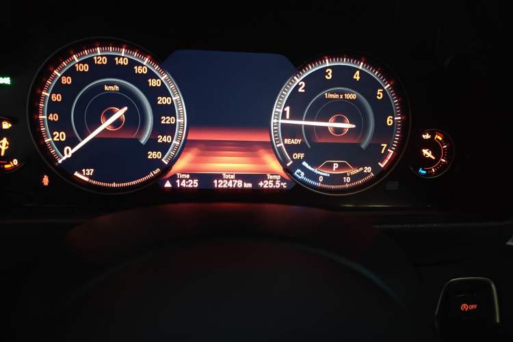 Used BMW 3 Series 2018 320Li Leading Model M Sport Package Odometer Close Up