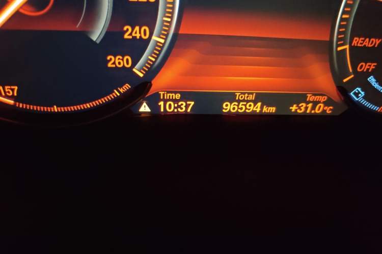 Used BMW 3 Series 2018 320Li Leading Model M Sport Package Odometer Close Up