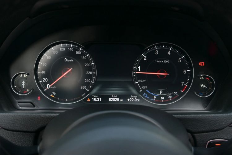 Used BMW 3 Series 2018 330Li M Sport Shadow Edition Odometer Close Up